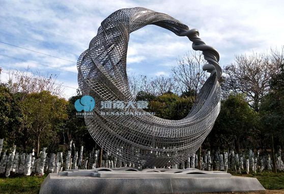 河南雕塑廠家講述不銹鋼雕塑的優勢(圖1)